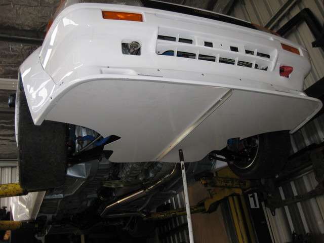 [Image: AEU86 AE86 - Fitting a TRD/CBY N2 front lip]